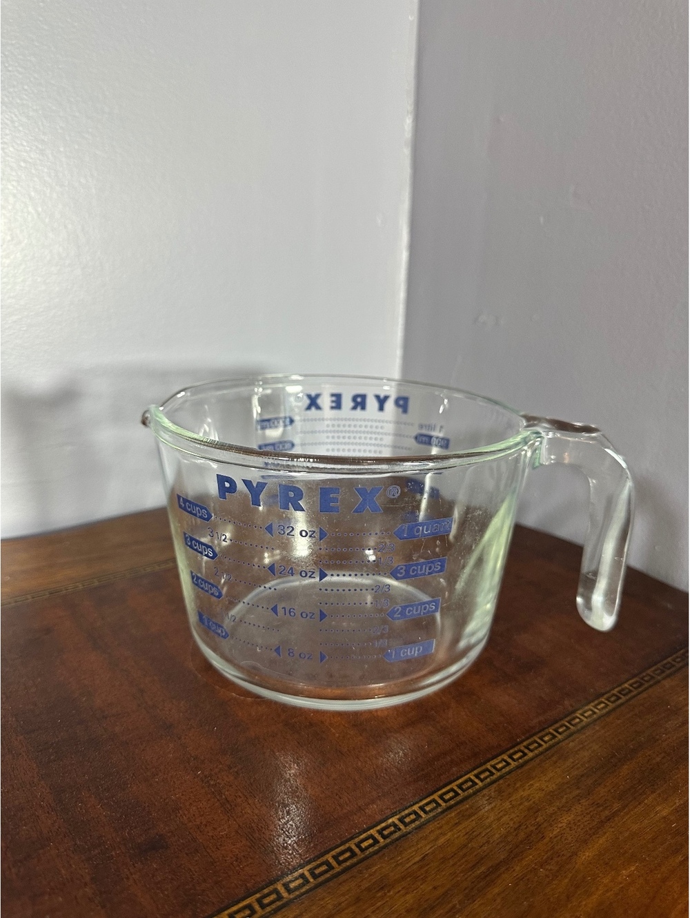 Vintage Pyrex 4 Cup Glass Measuring Cup Blue Print #532 Made in USA
